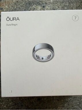 Oura Ring 4 Silver with White Box